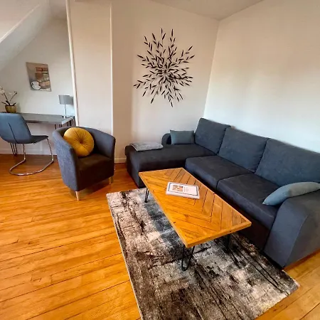 Apartment 11. « parenthese Sous Les Toits »