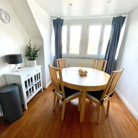11. « parenthese Sous Les Toits » Apartment