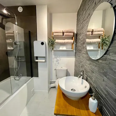 11. « parenthese Sous Les Toits » Apartment